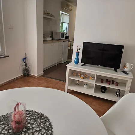 Apartma Neli *