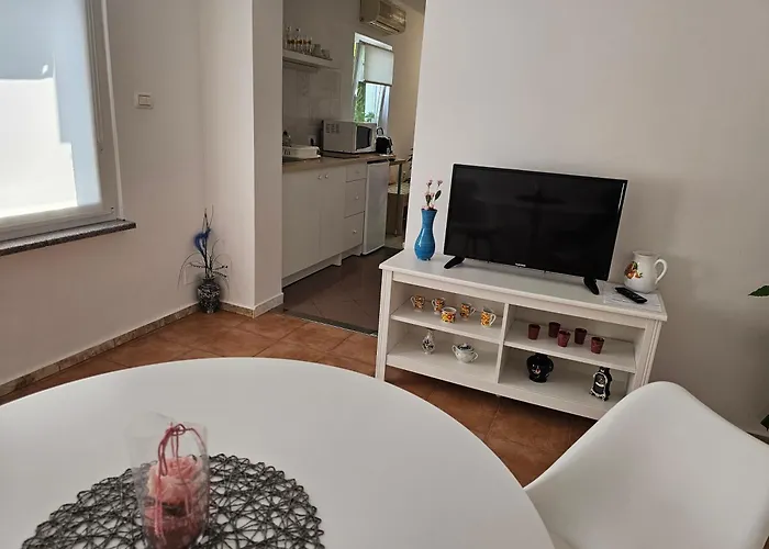 Apartma Neli *